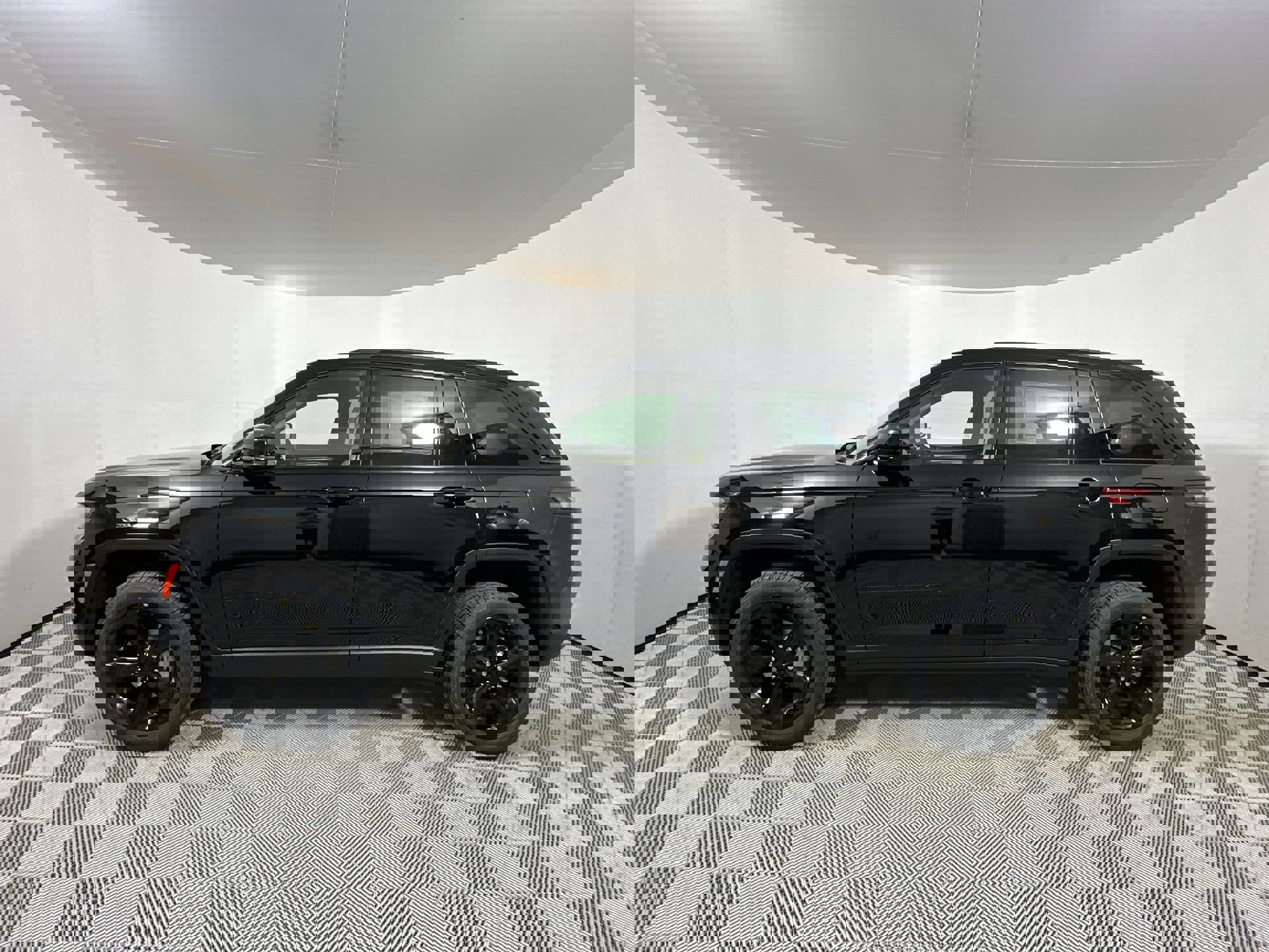 2025 Jeep Grand Cherokee Limited photo 5