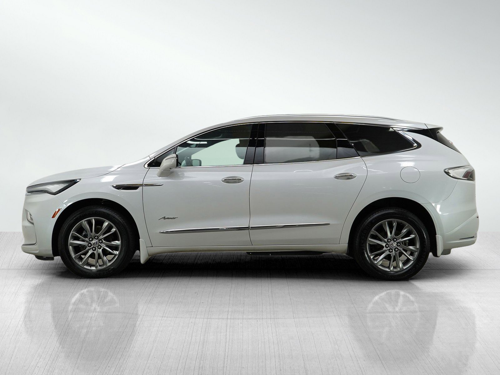 2023 Buick Enclave Avenir photo 2