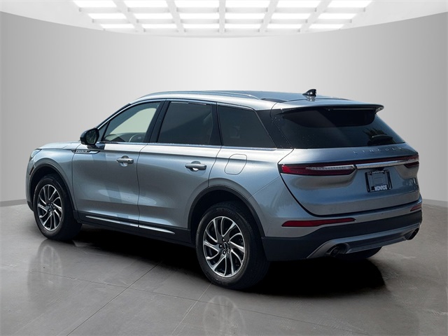 2022 Lincoln Corsair Standard photo 2