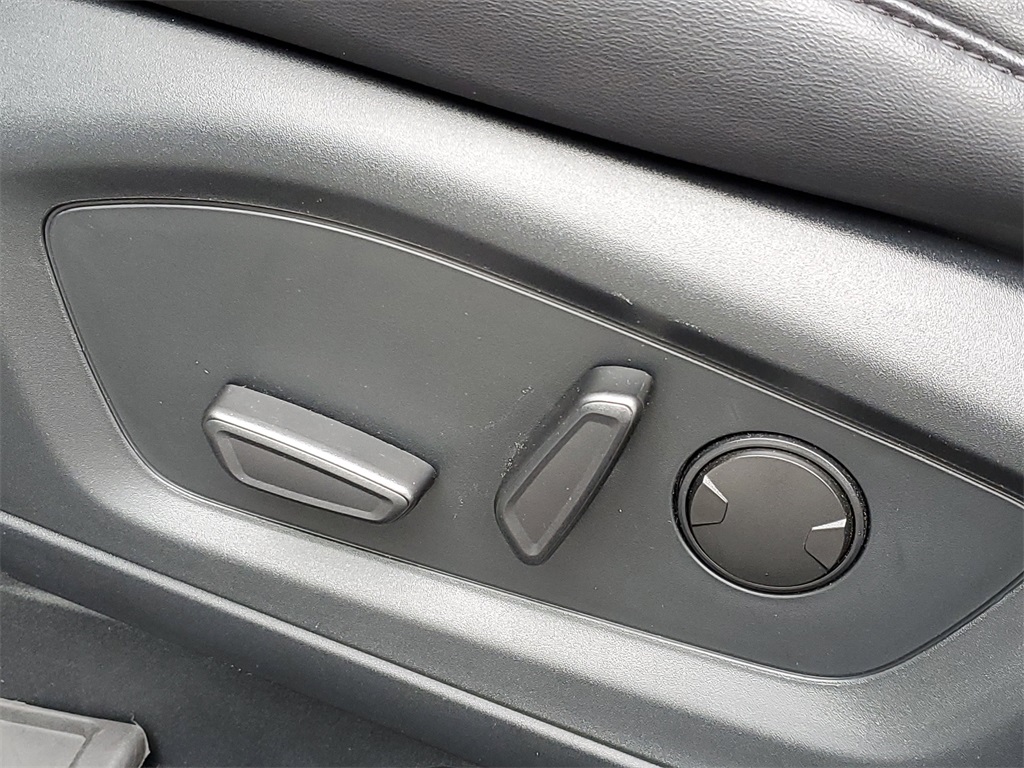 2023 Ford Explorer XLT photo 3