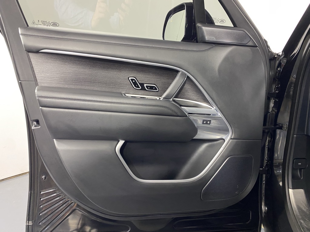 2024 Land Rover Range Rover SE photo 12