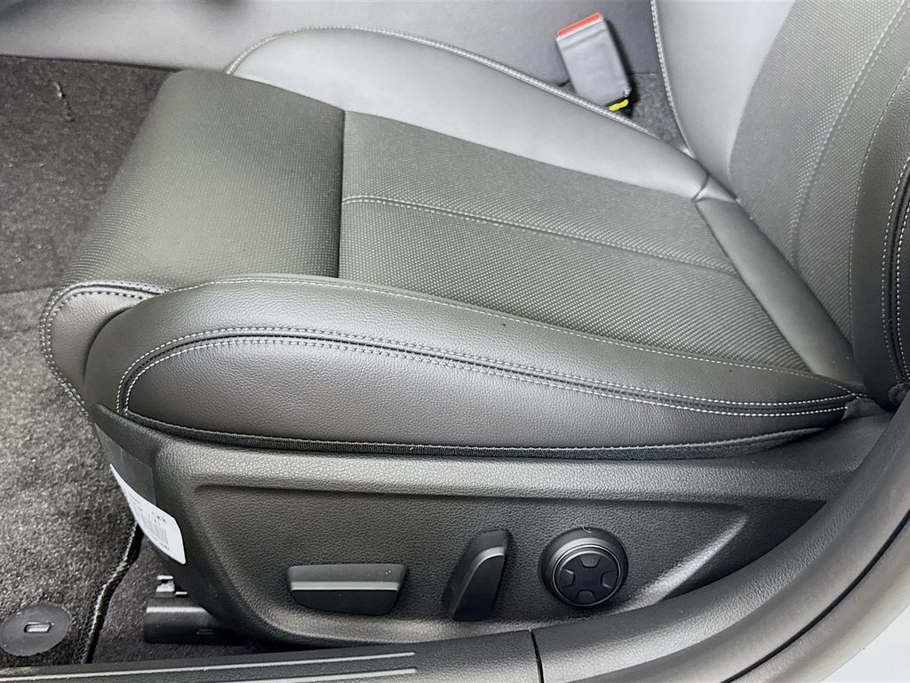 2026 Genesis G70 2.5T AWD photo 18