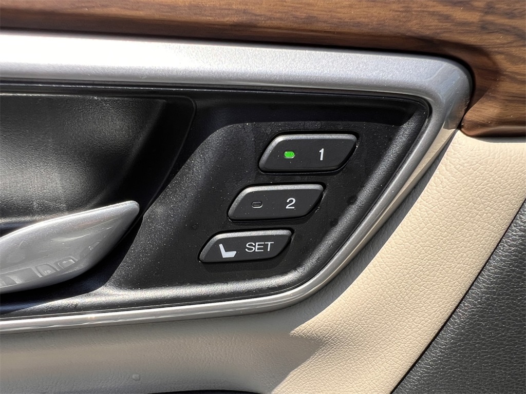 2021 Honda CR-V Hybrid Touring photo 24