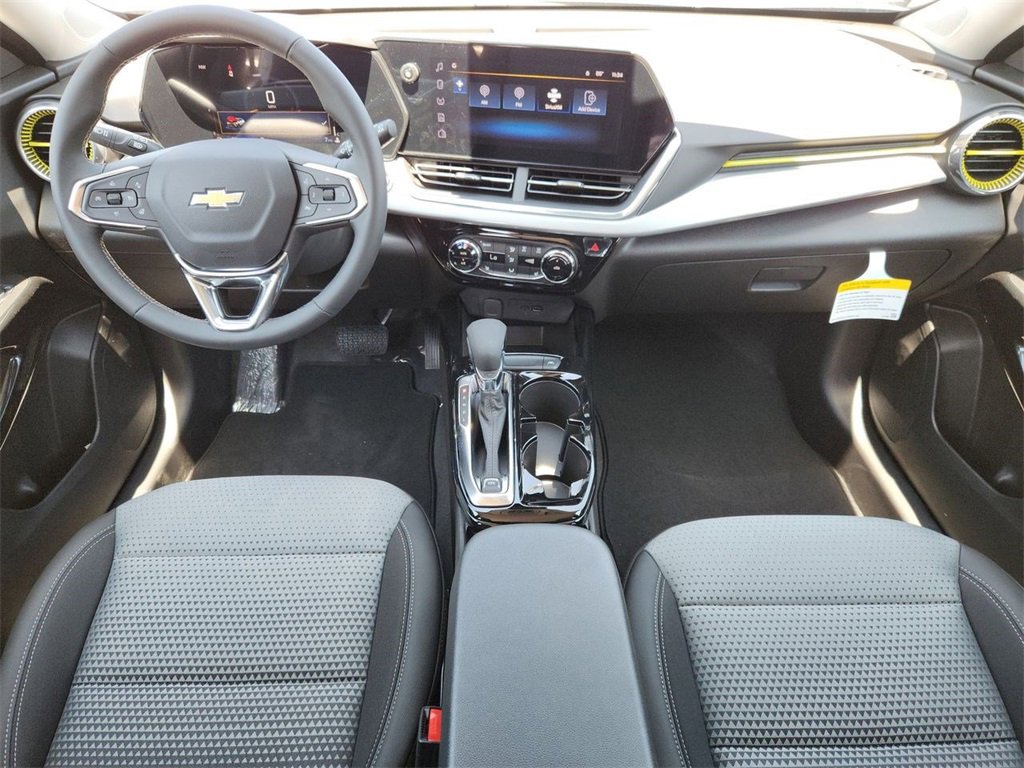 2025 Chevrolet Trax LT photo 18