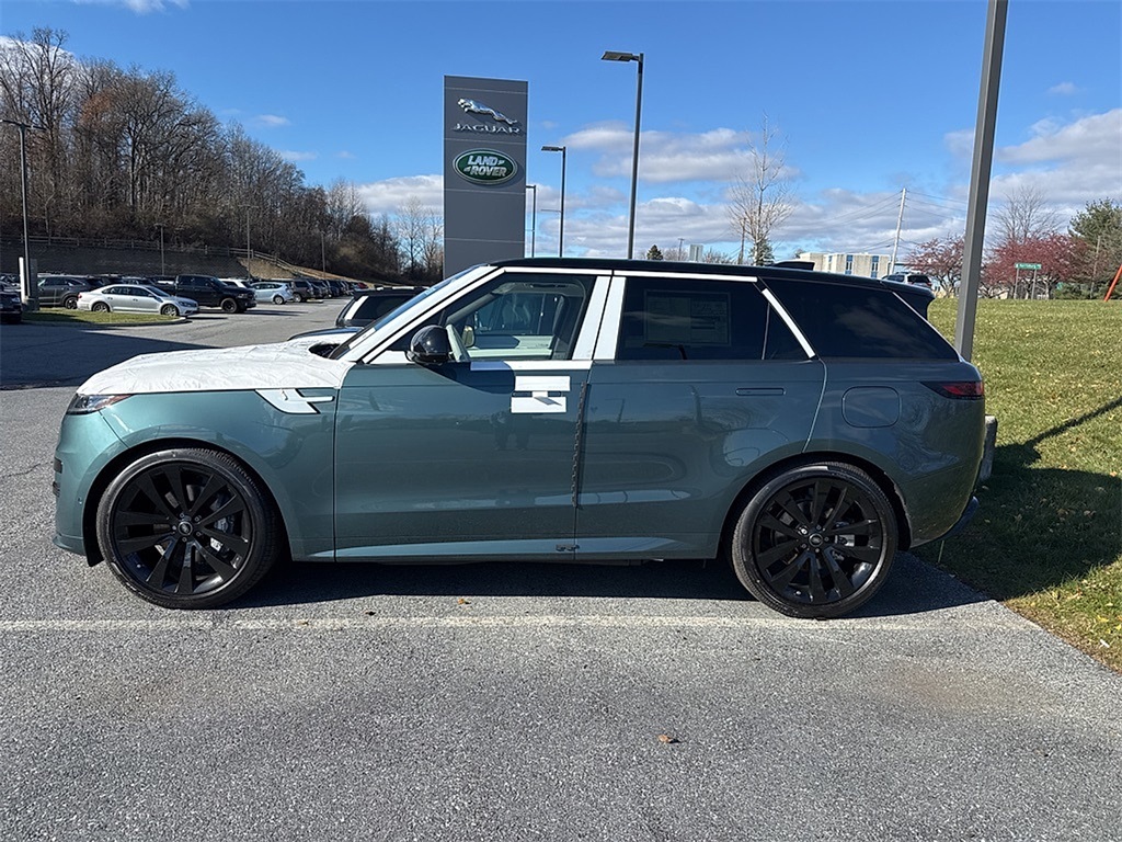 2025 Land Rover Range Rover Sport SE photo 2