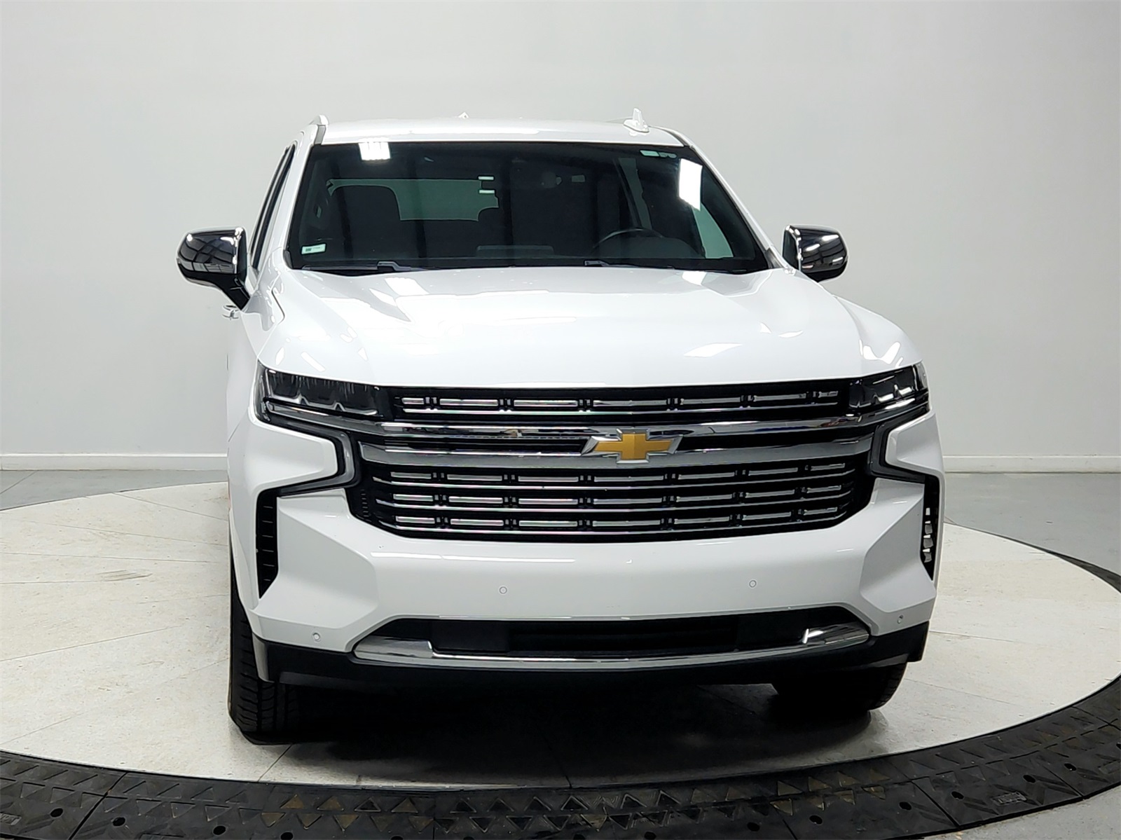 2023 Chevrolet Suburban Premier photo 2