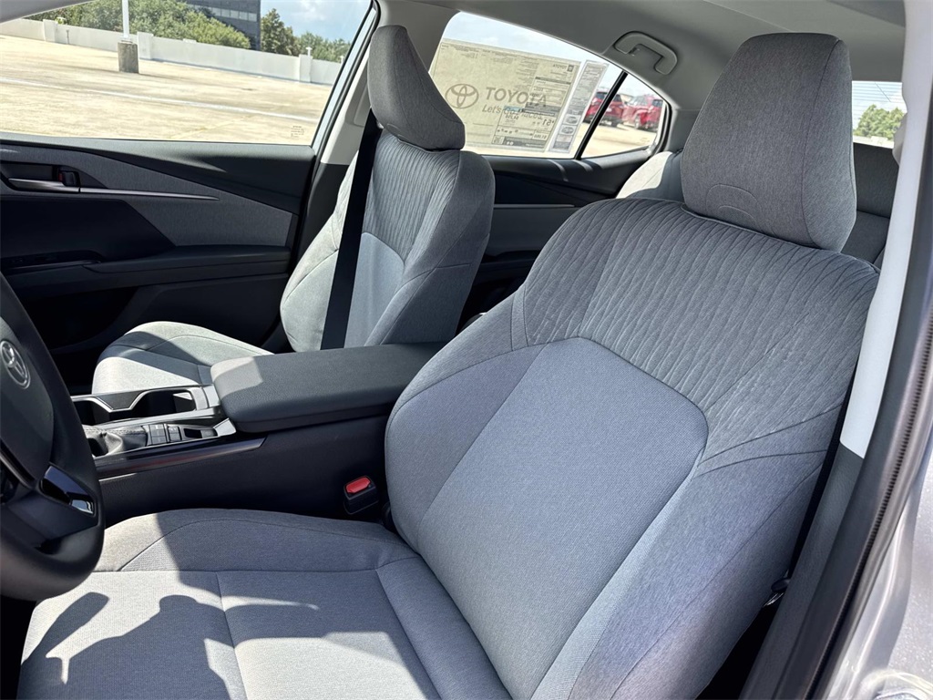 2025 Toyota Camry LE photo 6