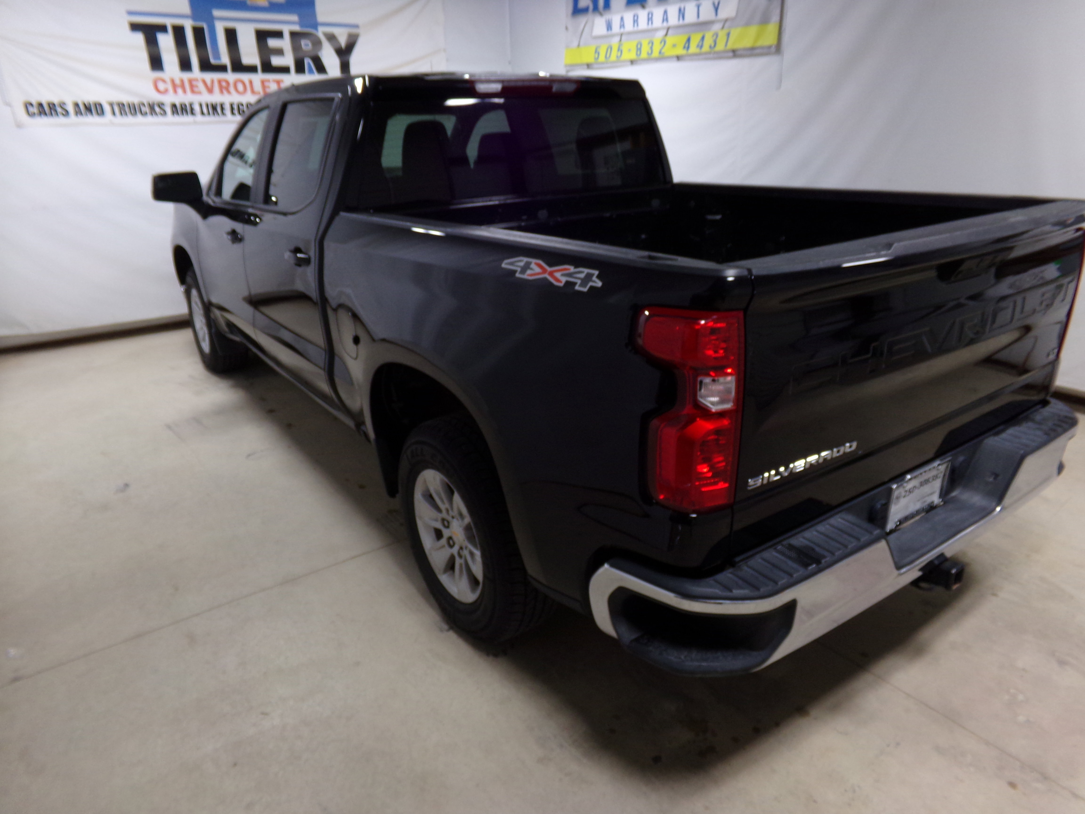 2025 Chevrolet Silverado 1500 LT photo 3