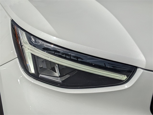 2024 Volvo XC40 Core photo 7