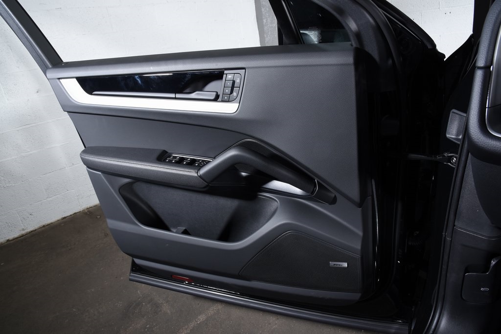 2025 Porsche Cayenne Coupe photo 28