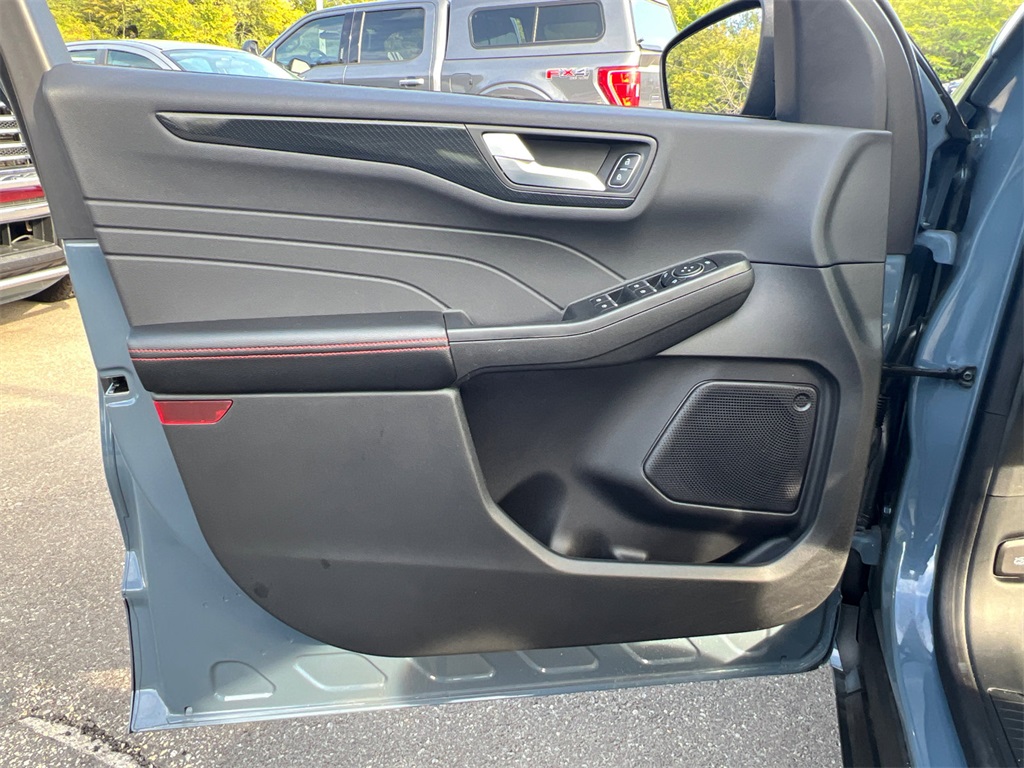 2024 Ford Escape ST-Line photo 11