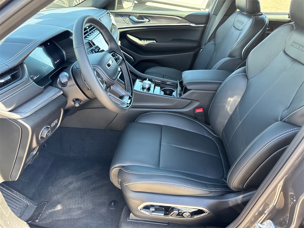 2025 Jeep Grand Cherokee Overland photo 23