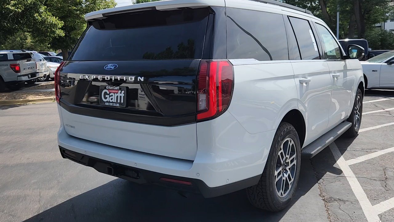 2025 Ford Expedition photo 24
