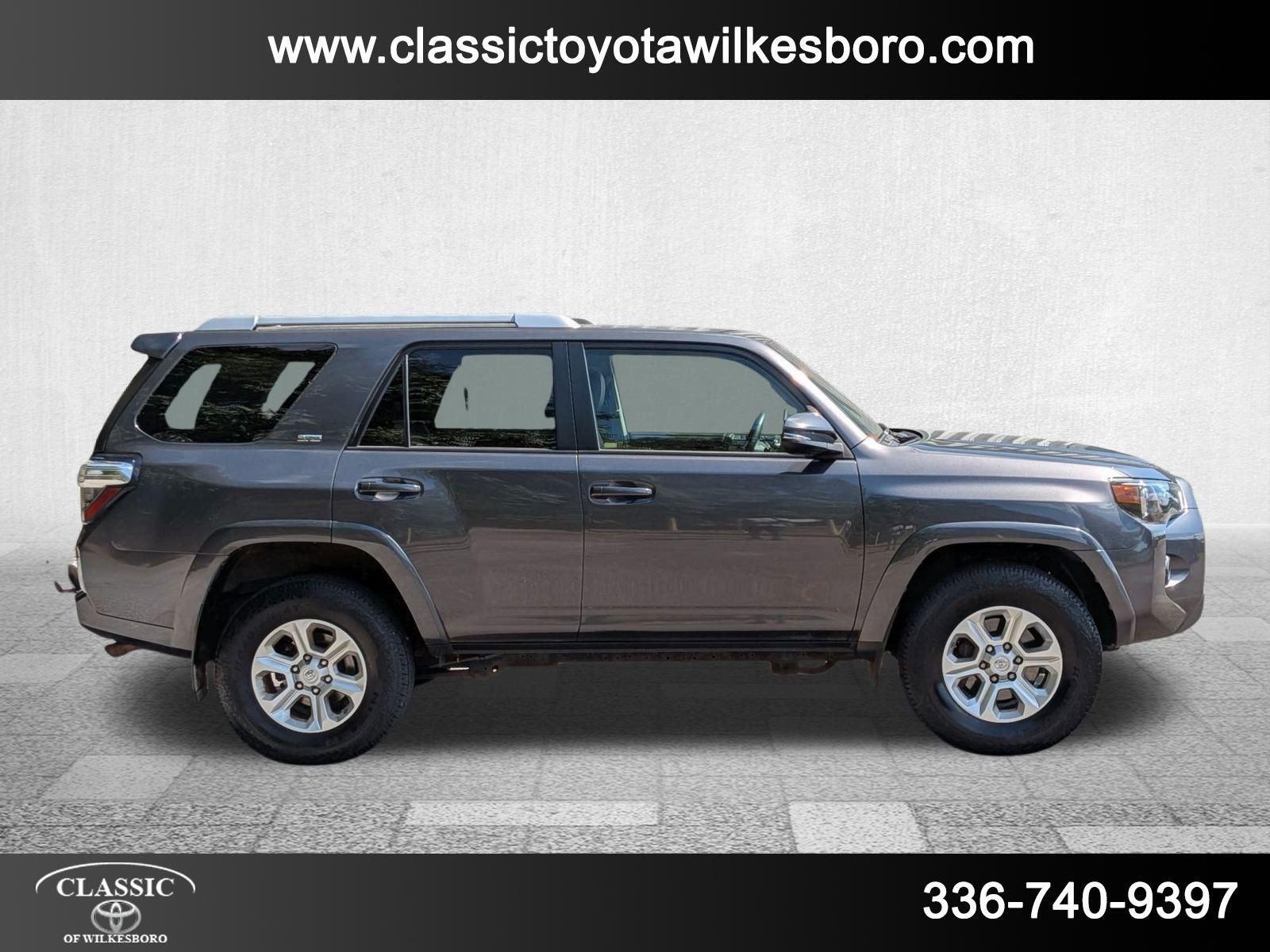 2016 Toyota 4Runner SR5 photo 4