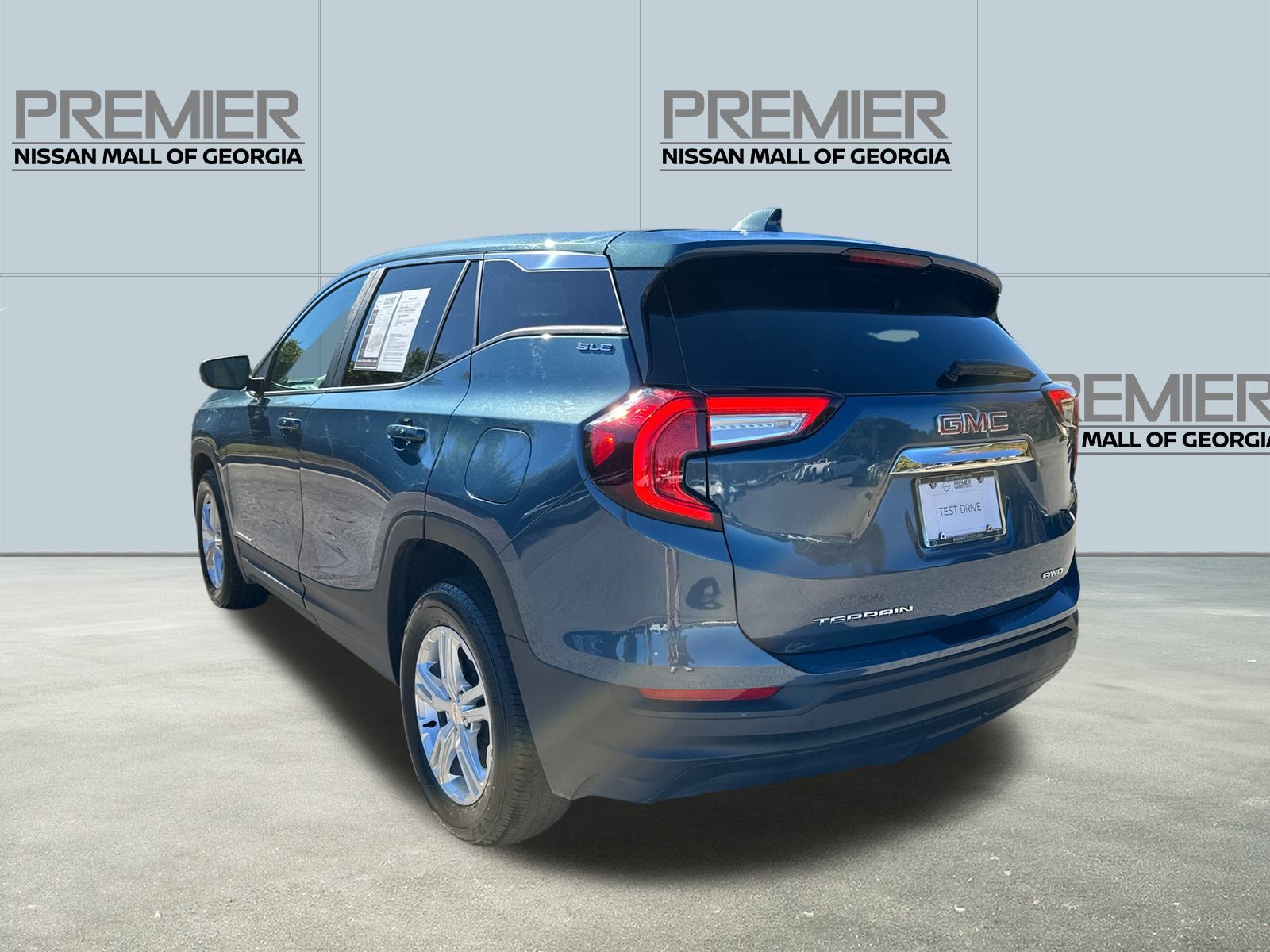 2024 Gmc Terrain SLE photo 3