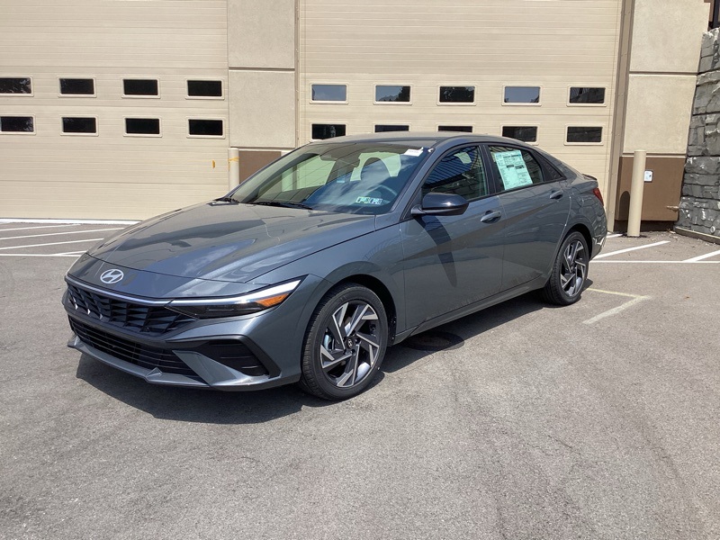 2025 Hyundai Elantra SEL Sport photo 3