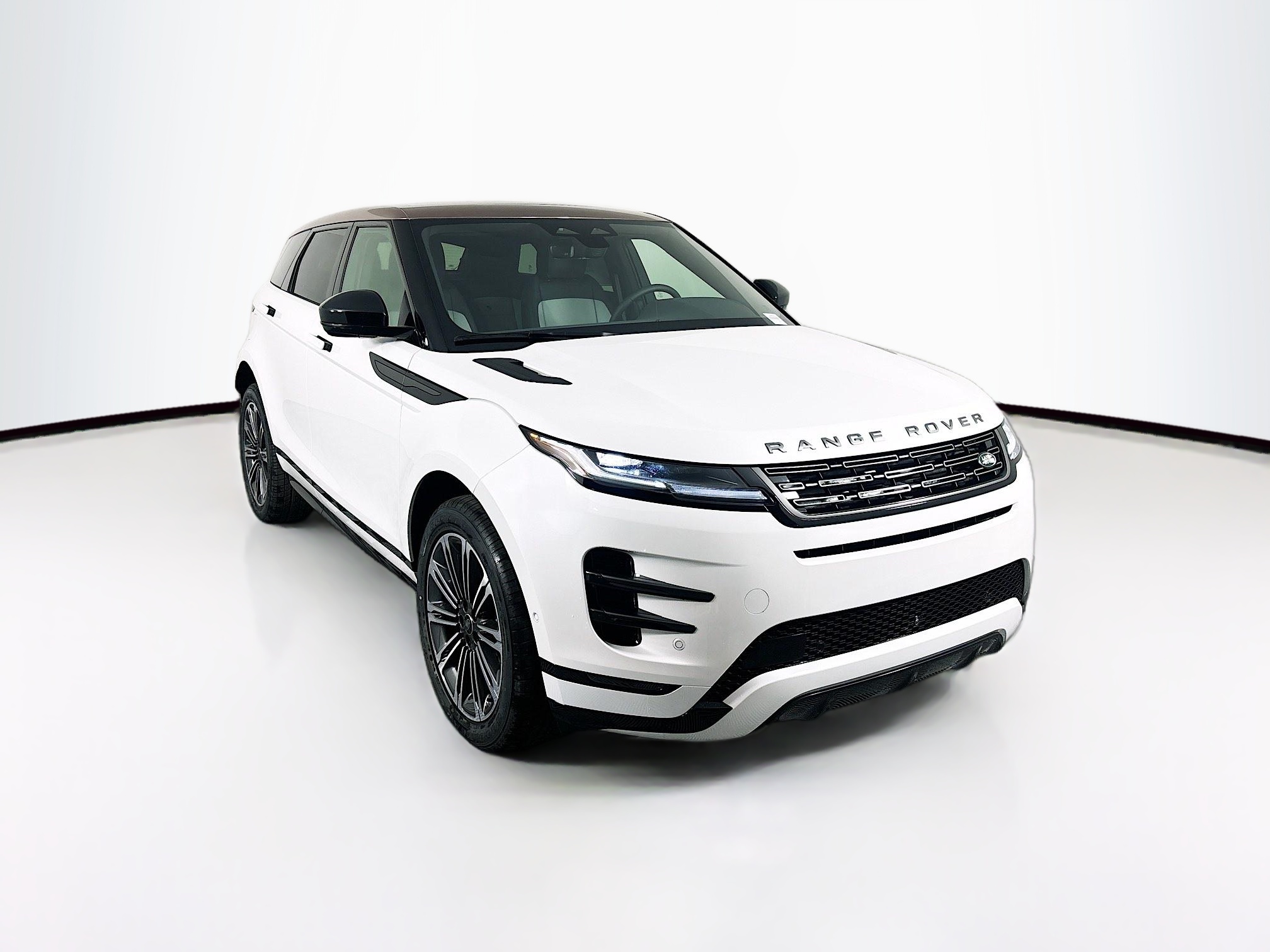 2026 Land Rover Range Rover Evoque Dynamic SE photo 3