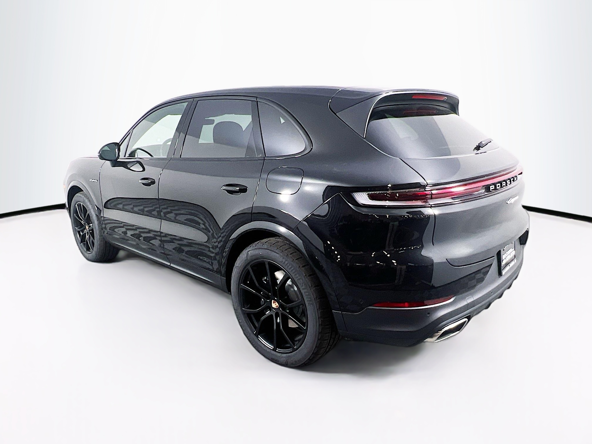 2026 Porsche Cayenne E-Hybrid photo 3