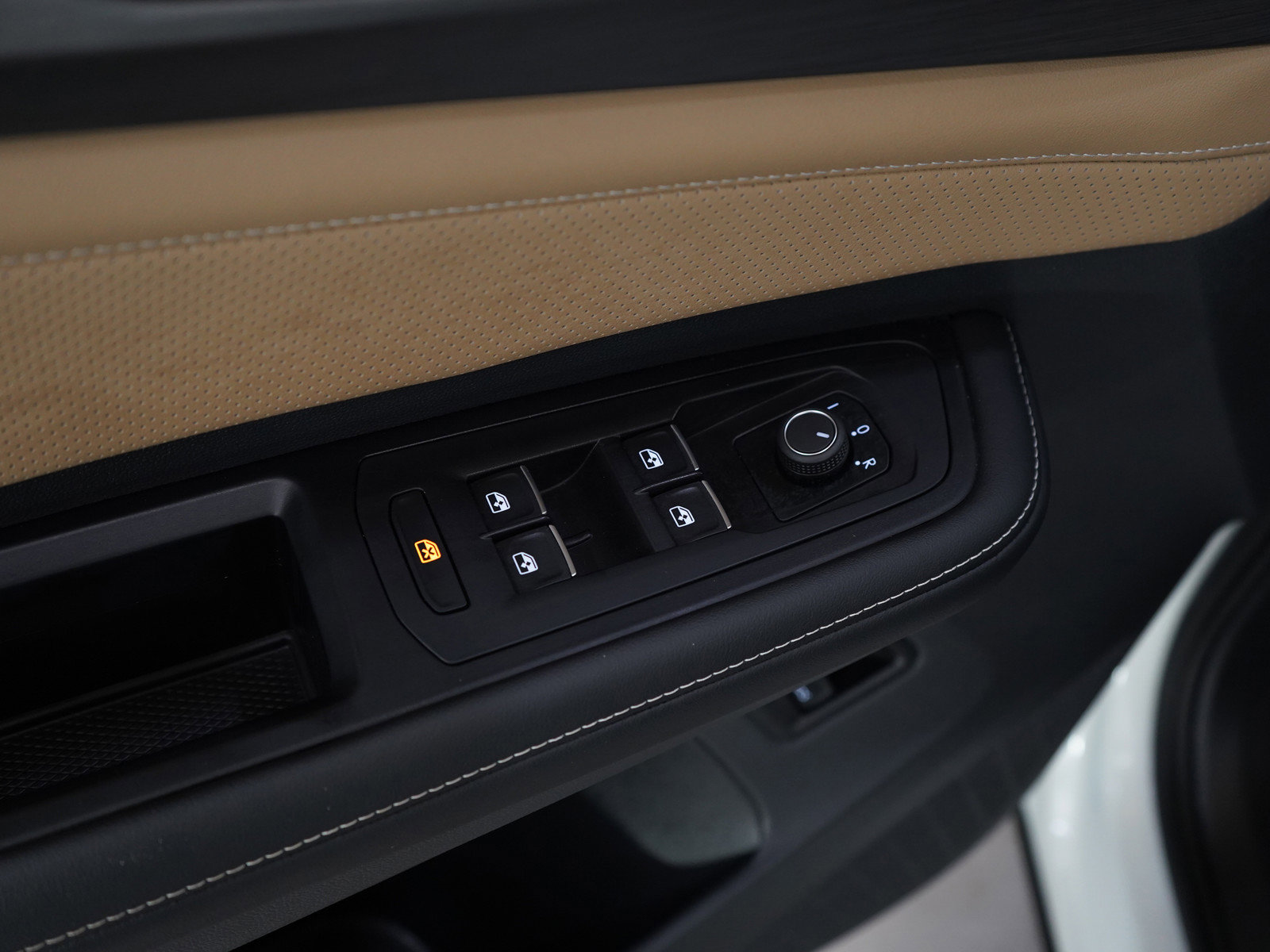 2024 Volkswagen Atlas Cross Sport SE Technology photo 16