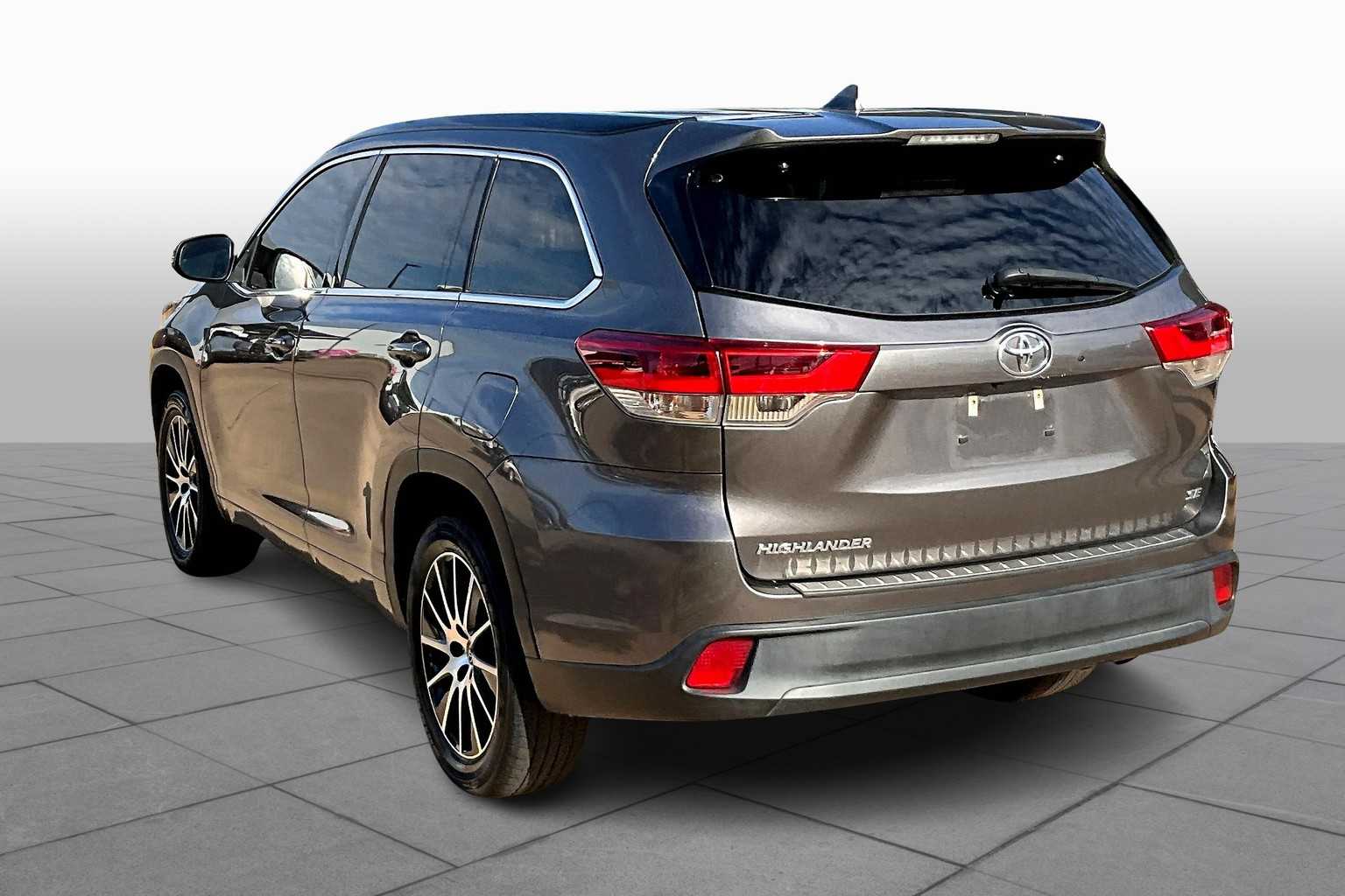 2017 Toyota Highlander SE photo 10