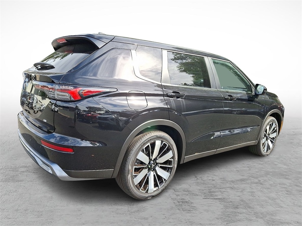 2025 Mitsubishi Outlander SE photo 4