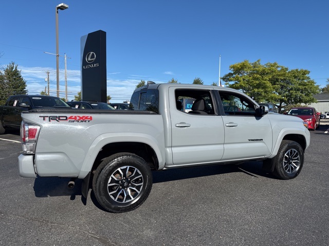 2020 Toyota Tacoma TRD Sport photo 3