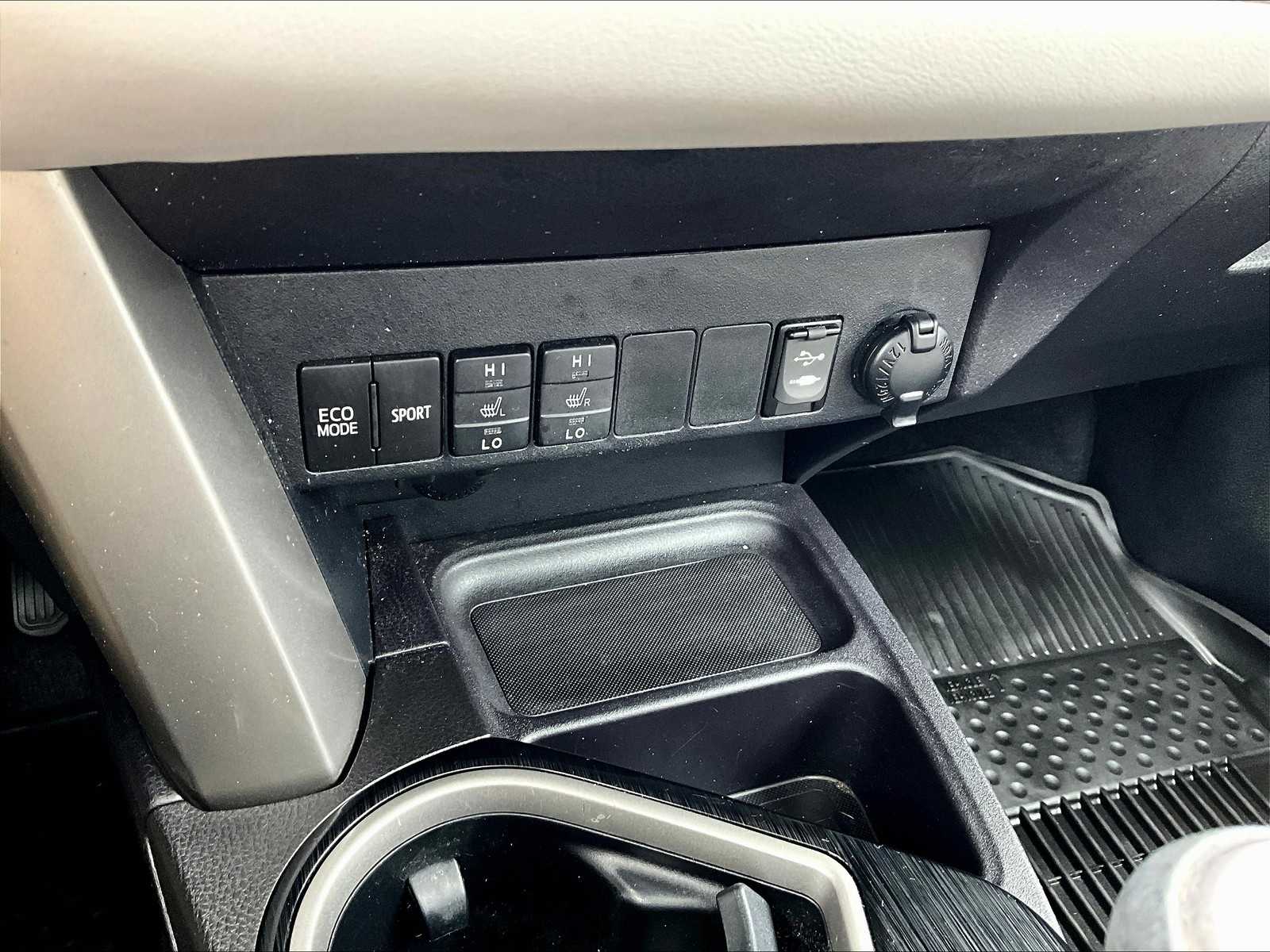 2018 Toyota RAV4 Limited photo 26