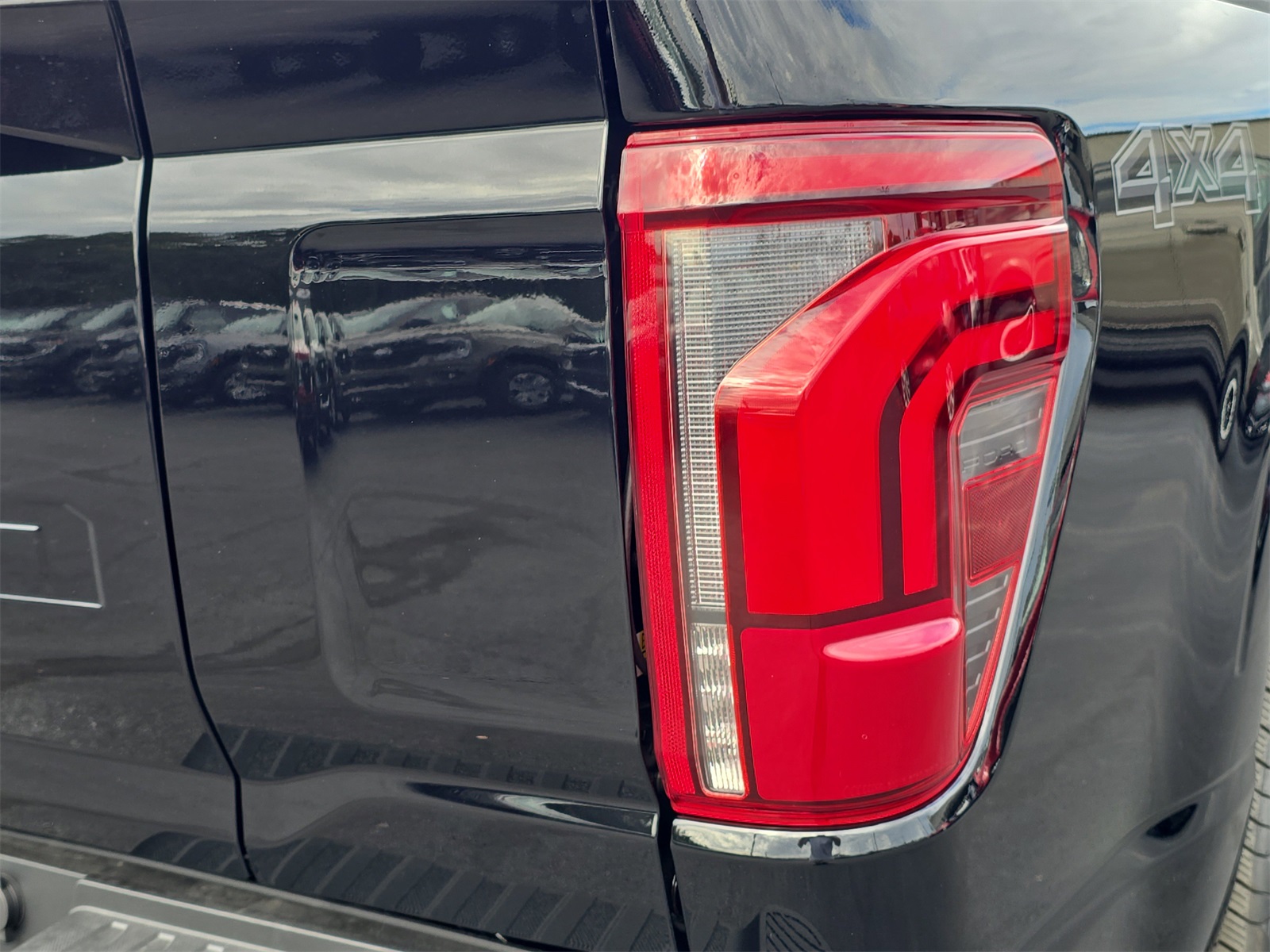 2025 Ford F-150 Lariat photo 3