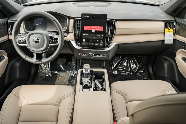 2026 Volvo XC90 T8 Plus photo 14