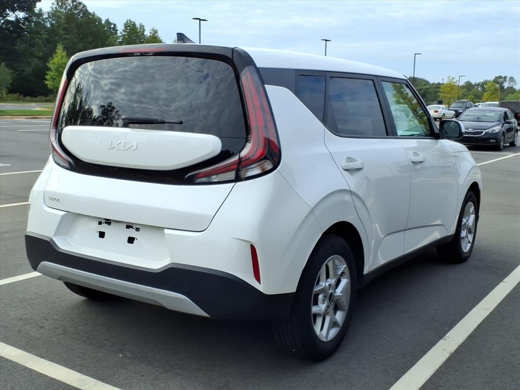 2023 Kia Soul LX photo 4