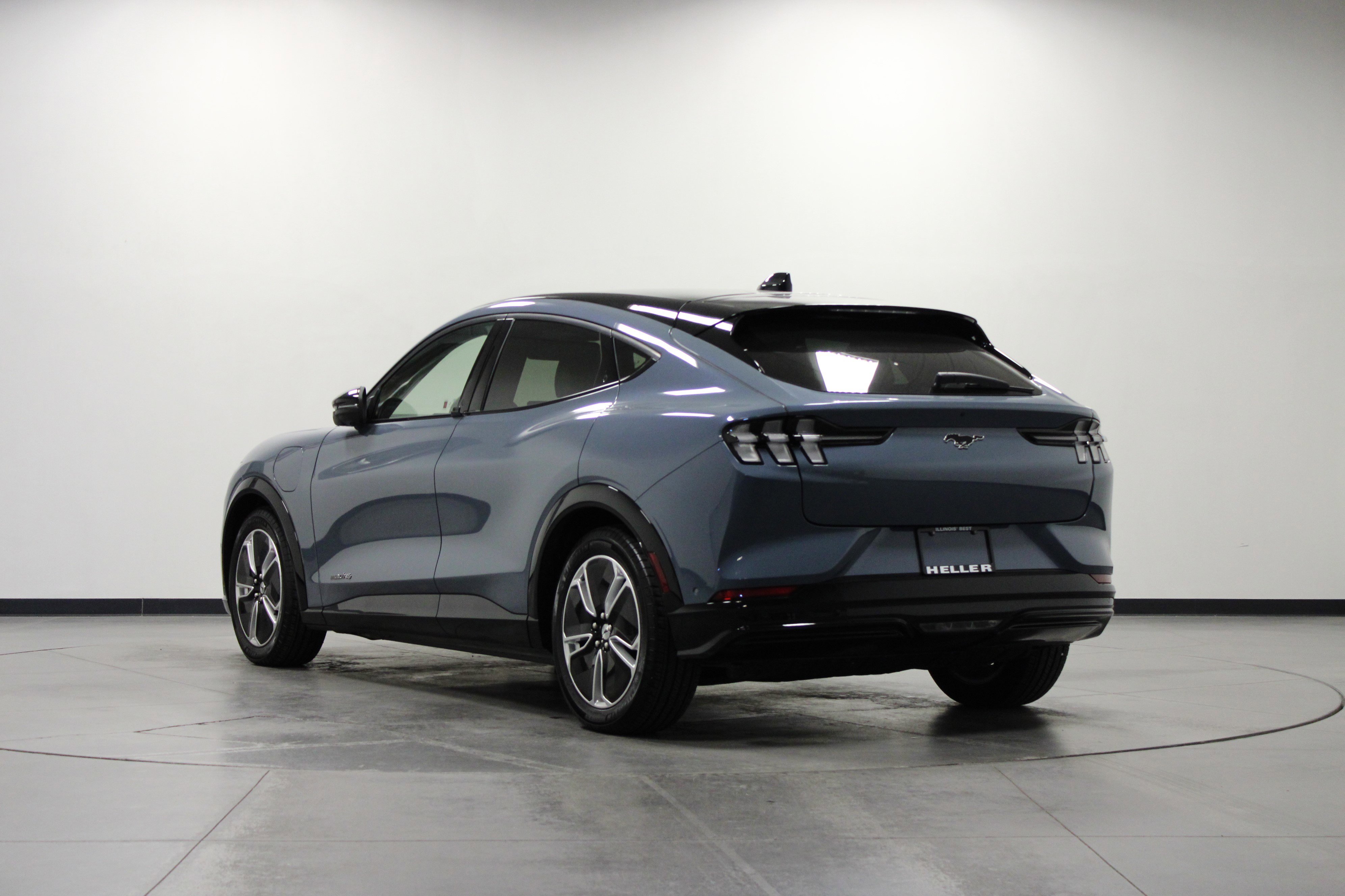 2023 Ford Mustang Mach-E Premium photo 5