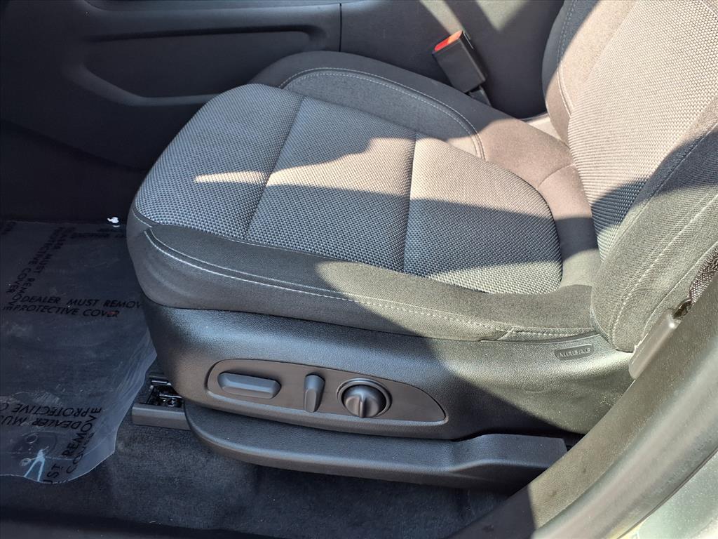 2023 Chevrolet Traverse Cloth photo 2