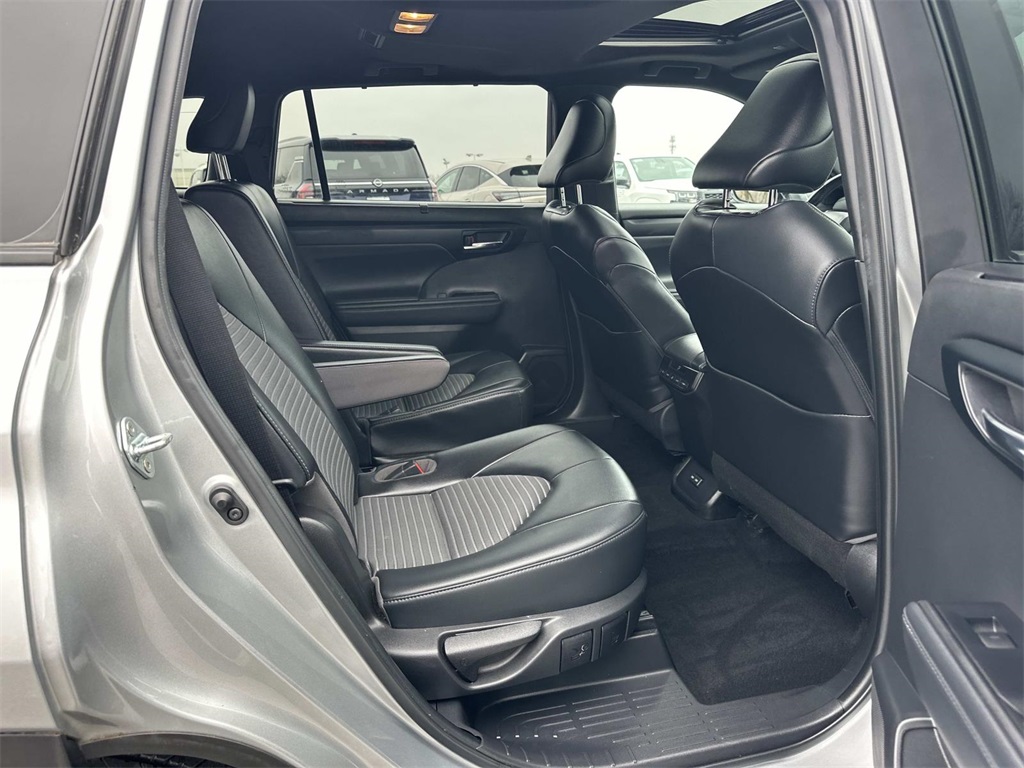 2022 Toyota Highlander XSE photo 2