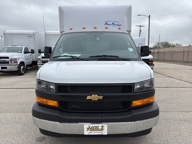 2025 Chevrolet Express Cutaway 3500 photo 4
