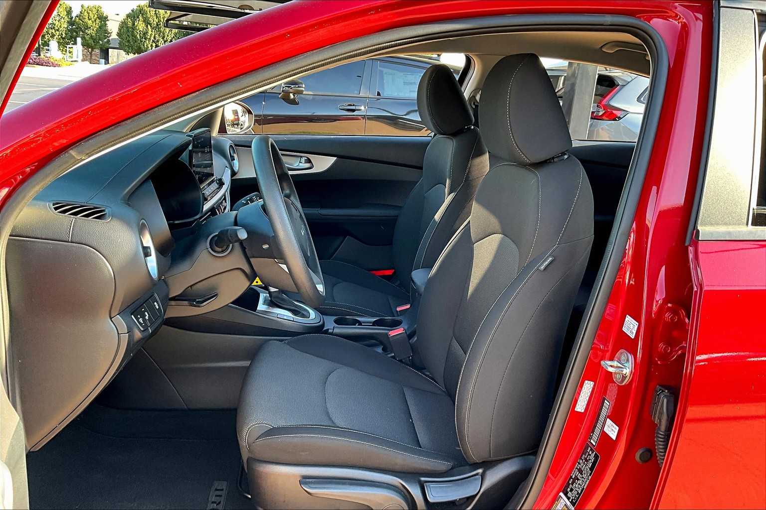 2023 Kia Forte LXS photo 7