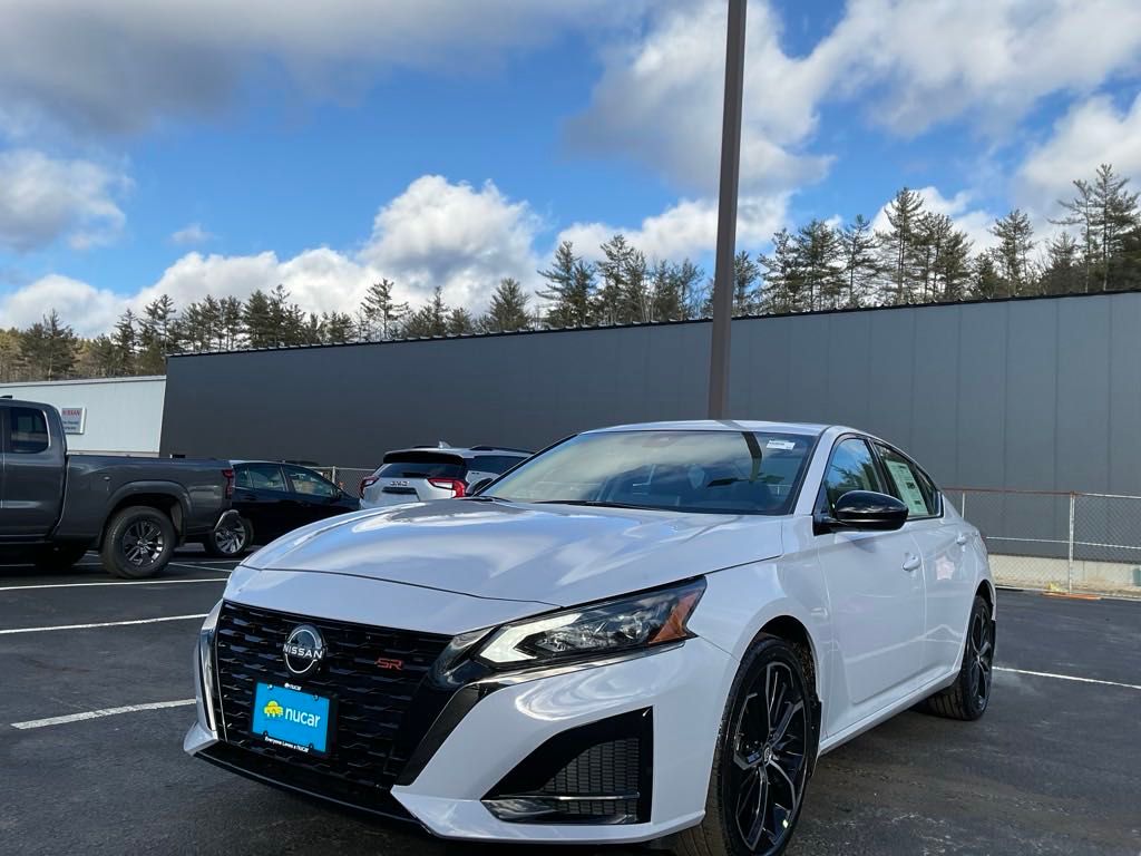 2025 Nissan Altima 2.5 SR photo 3