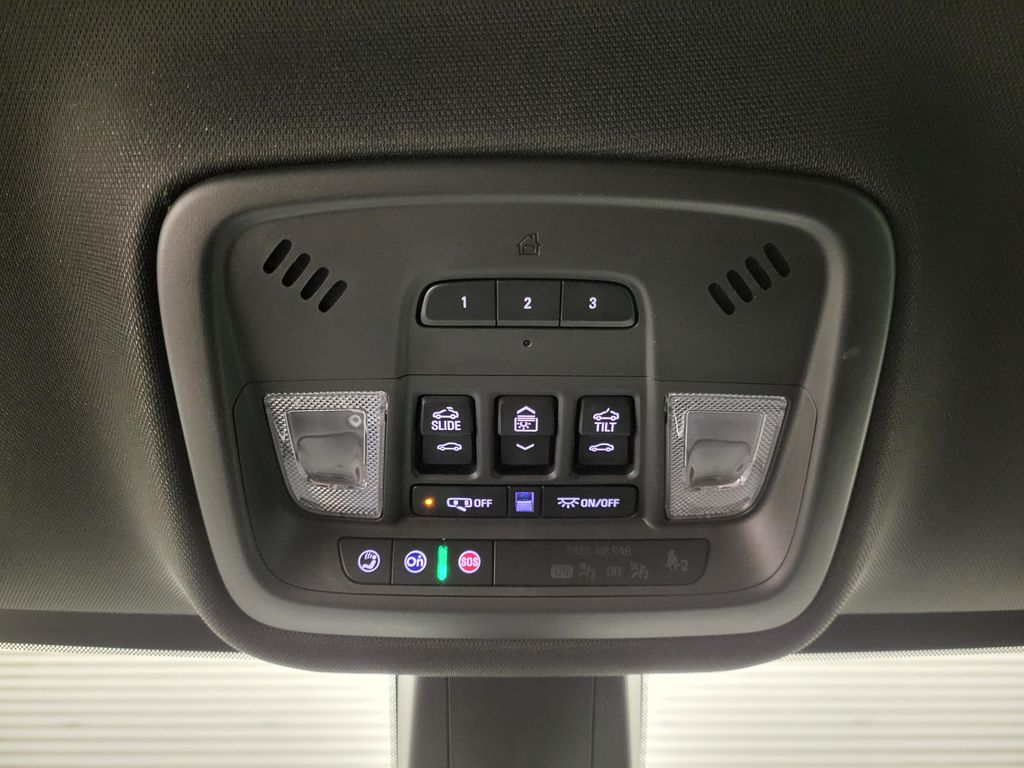 2022 Chevrolet Traverse Premier photo 11