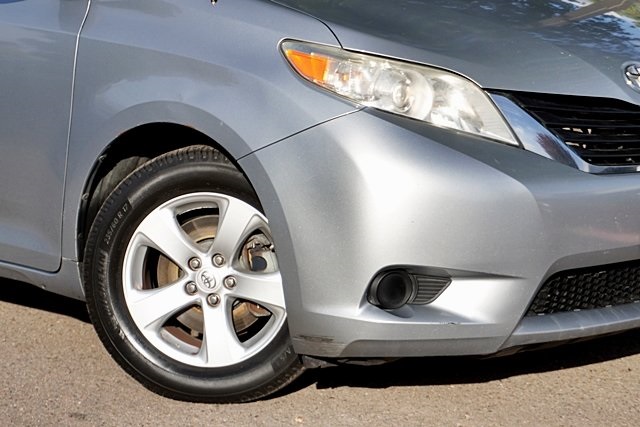 Used 2014 Silver Toyota LE image 3