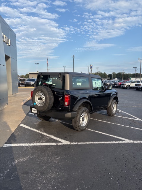 2025 Ford Bronco Base photo 3