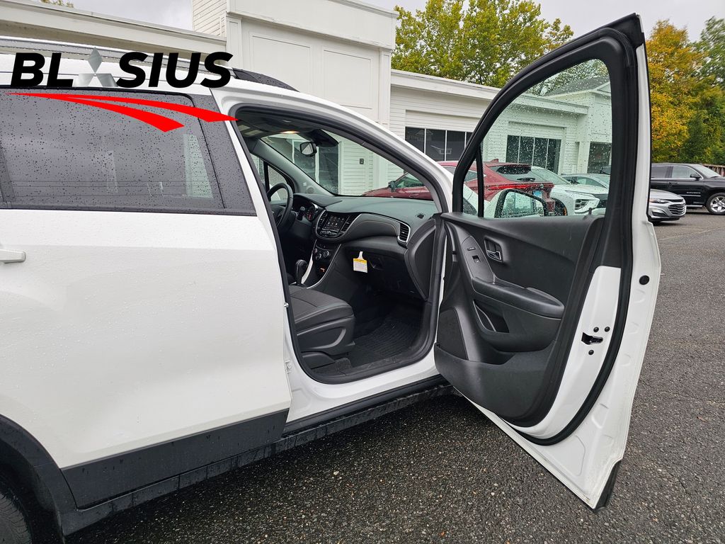 2022 Chevrolet Trax LT photo 10
