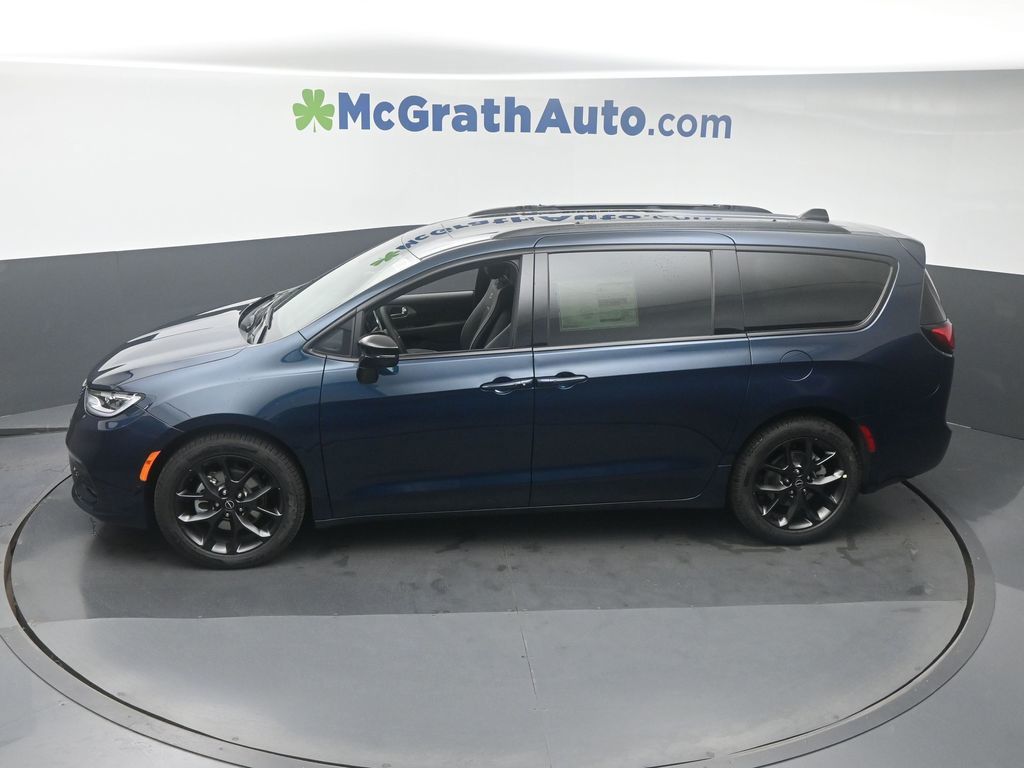 2025 Chrysler Pacifica Limited photo 18