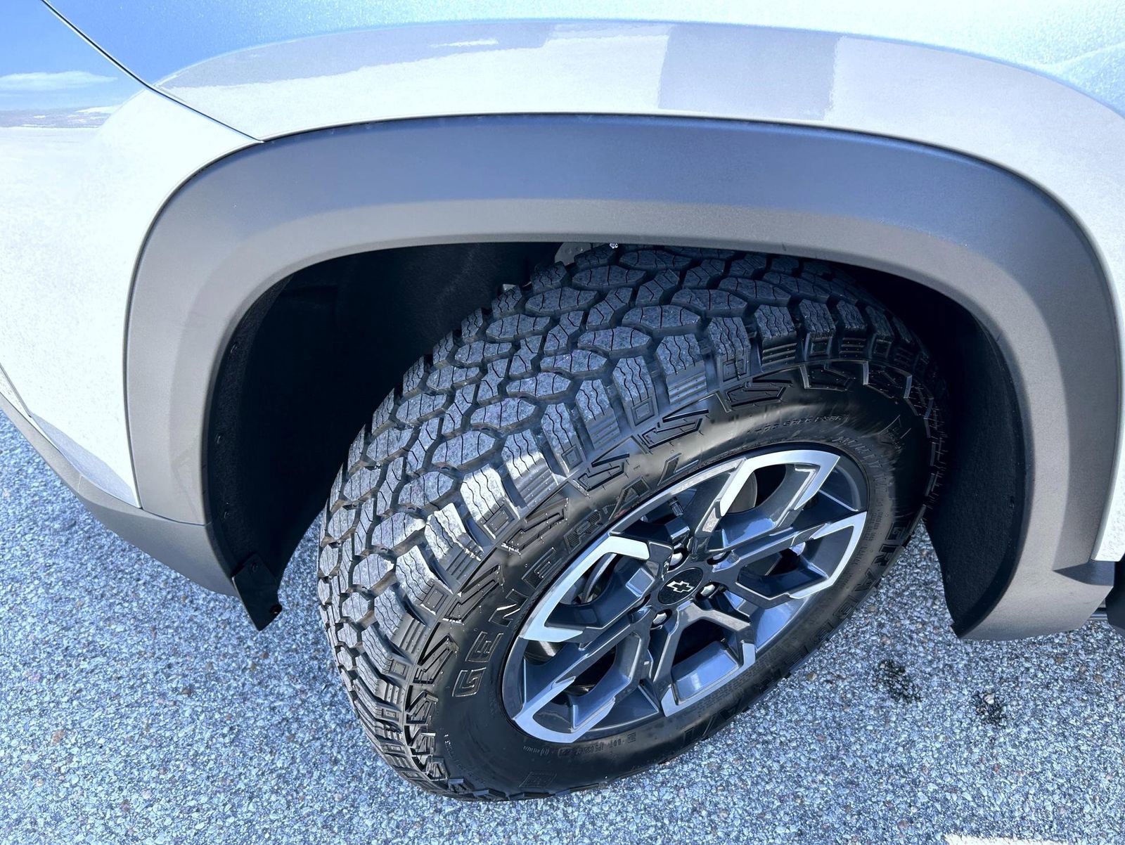 2026 Chevrolet Equinox ACTIV photo 16