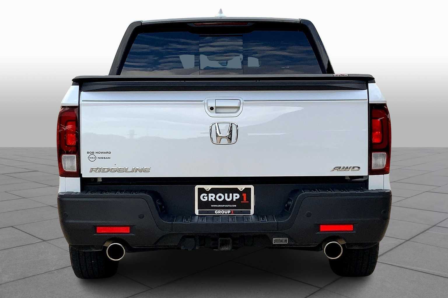 2022 Honda Ridgeline Black Edition photo 2