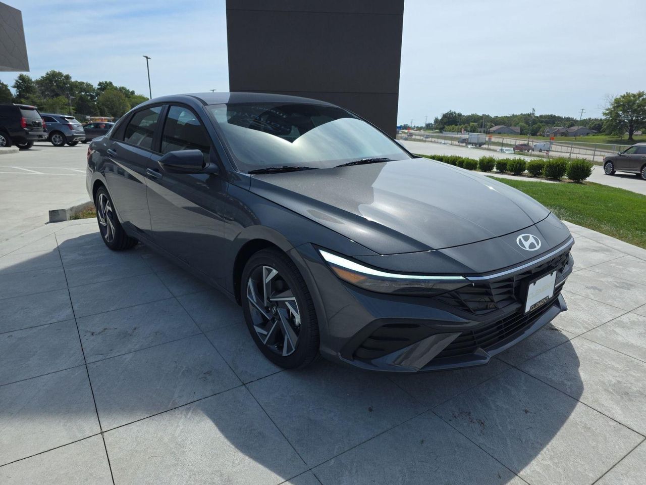 2025 Hyundai Elantra SEL Sport photo 3