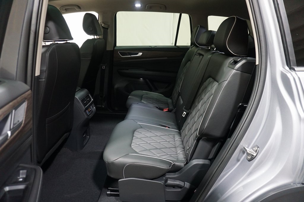2025 Volkswagen Atlas SEL Premium R-Line photo 10