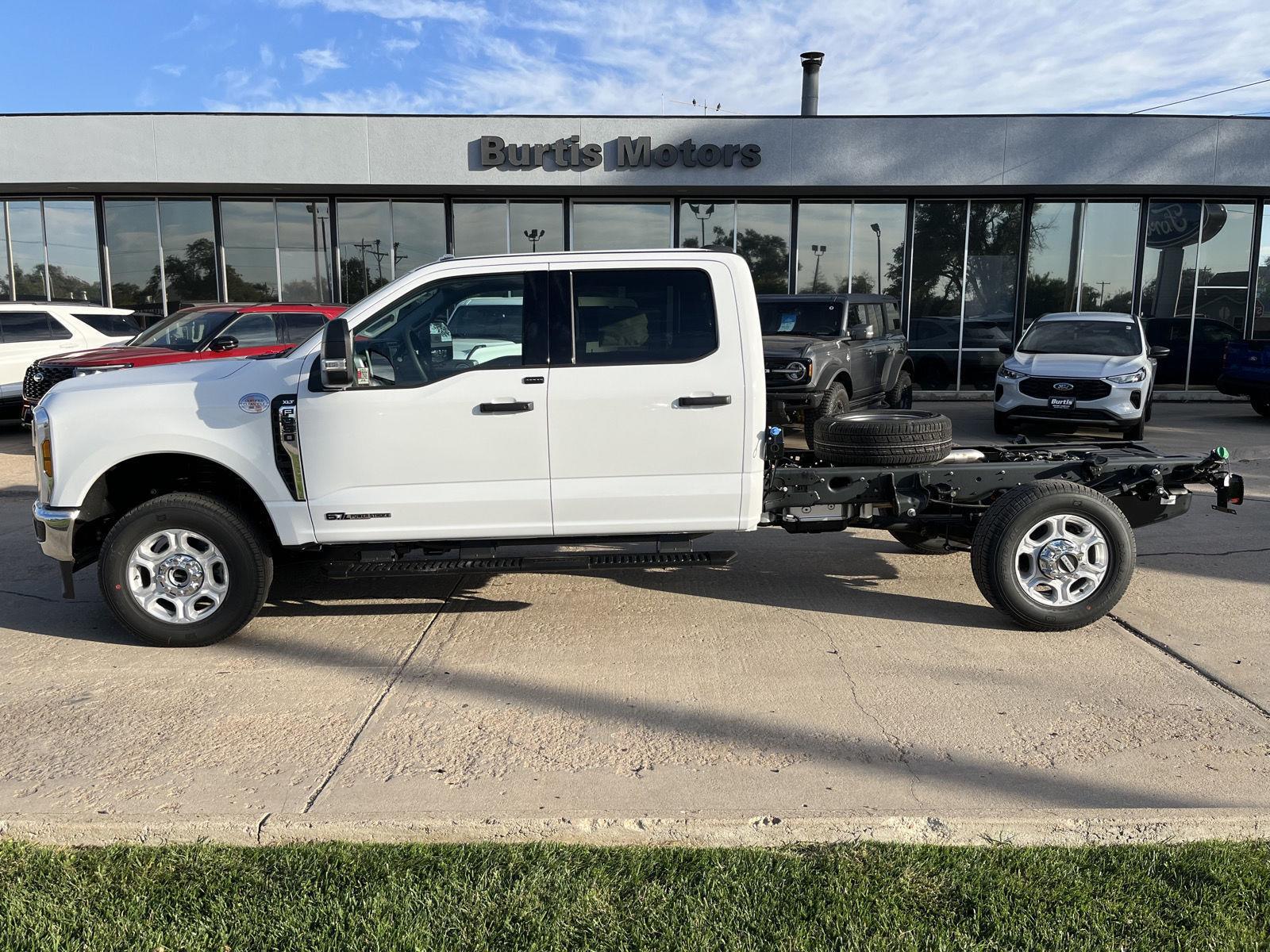 2026 Ford F-350 Super Duty Chassis Cab XLT's photo
