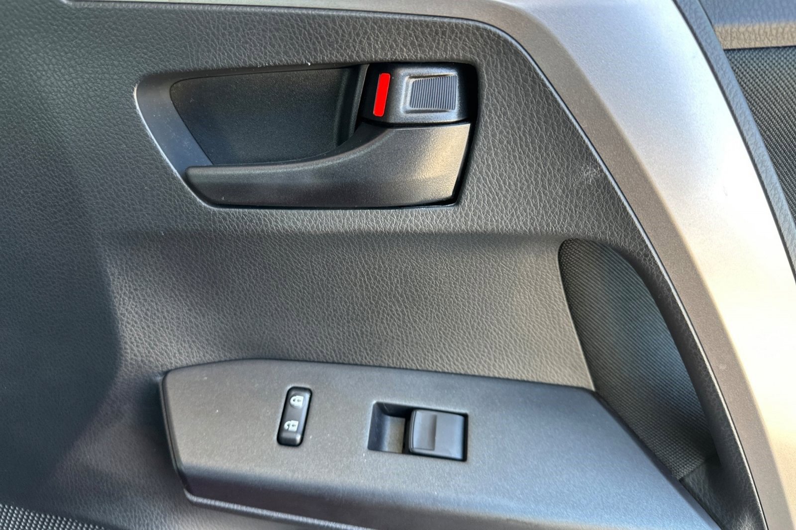 2017 Toyota RAV4 LE photo 18