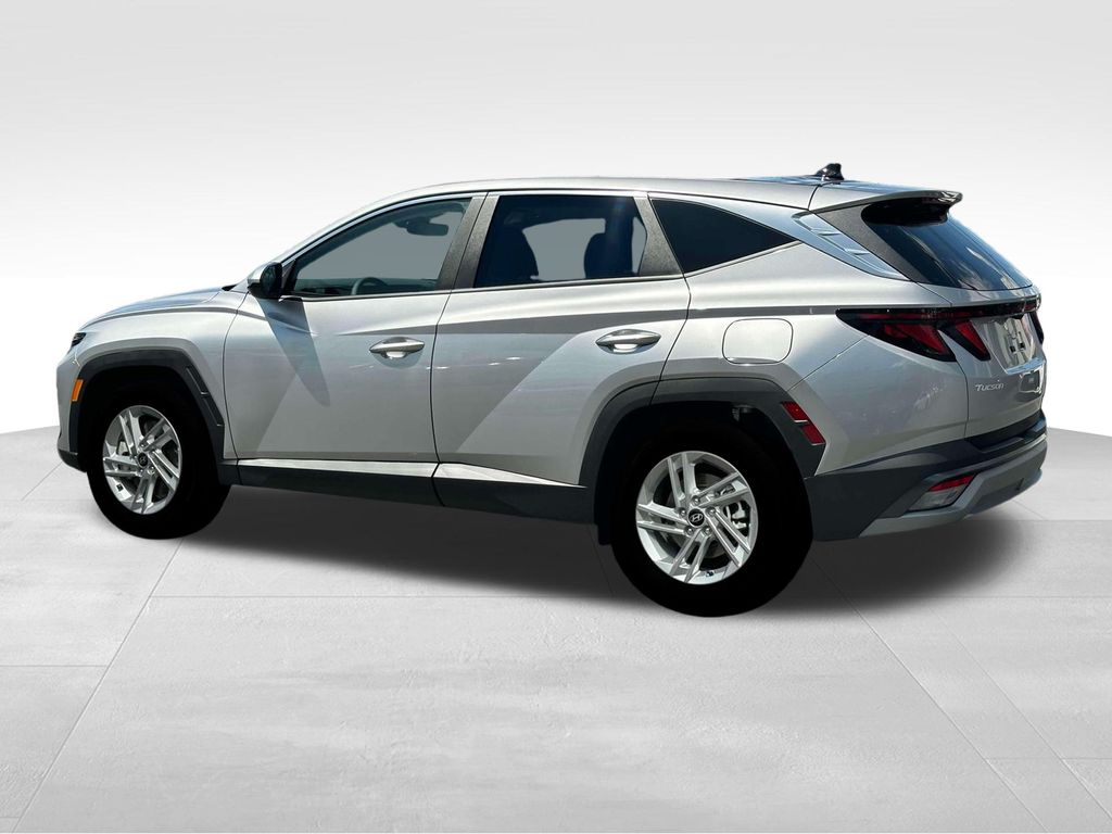 2025 Hyundai Tucson SE photo 4
