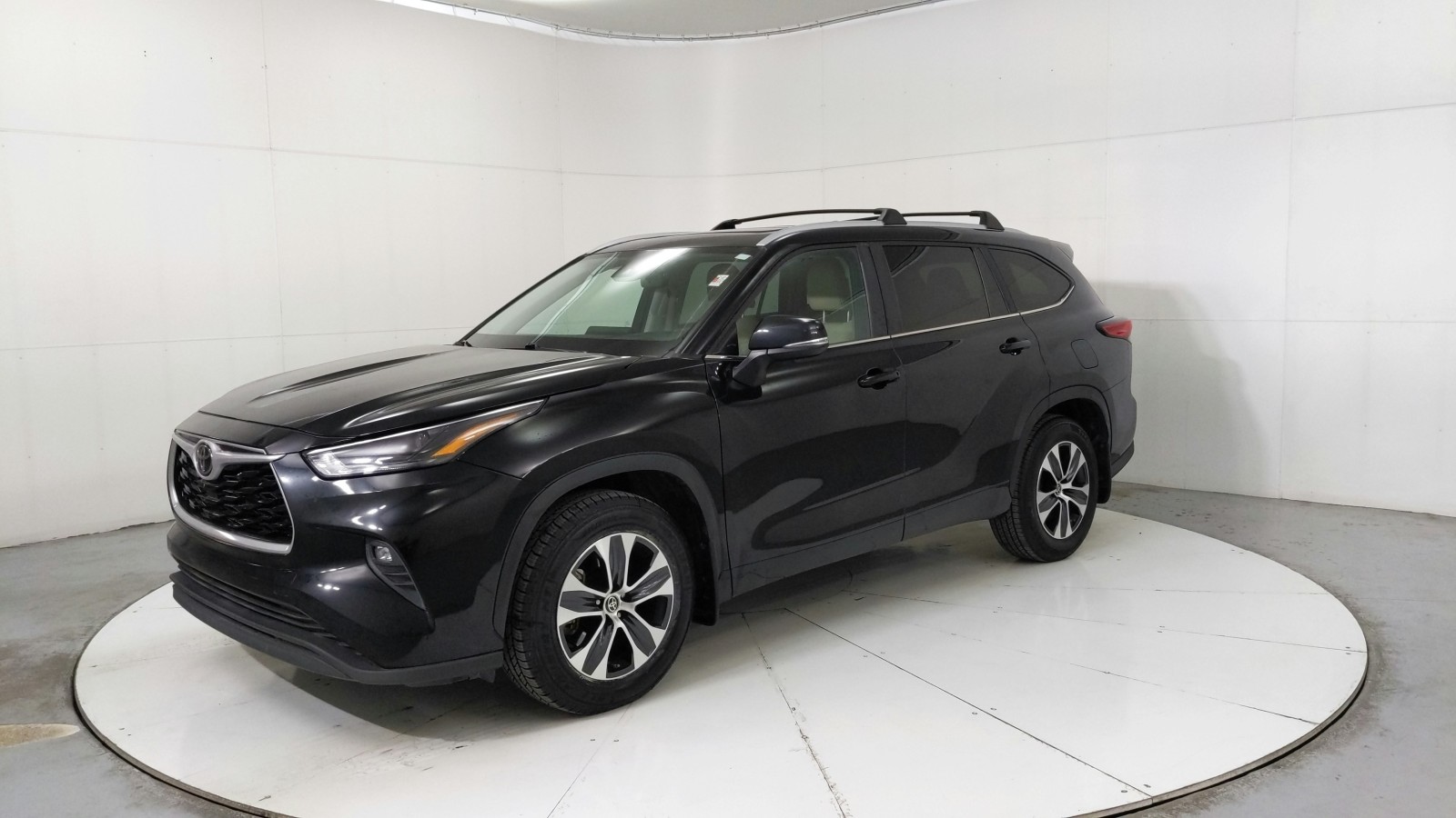 Used 2023 BLACK Toyota XLE image 1
