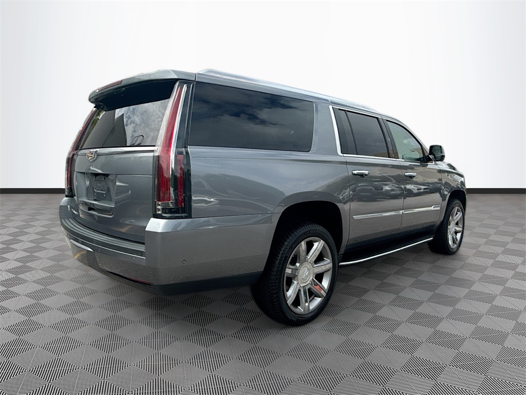 2018 Cadillac Escalade ESV Luxury photo 3